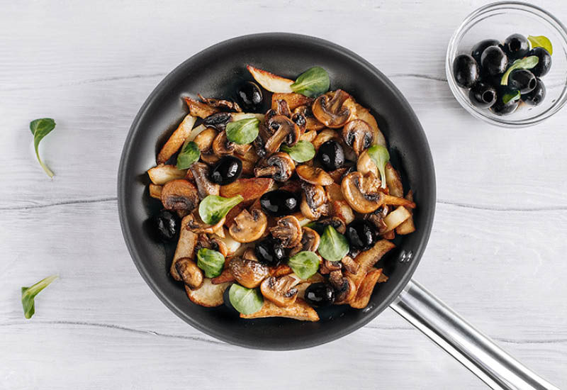 Třívrstvé dno pro dlouhou životnost a technologie ThermoFlow pro vynikající rozvod tepla.