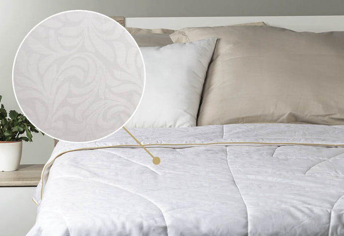 <div>Propracovaný žakárový vzor.</div>