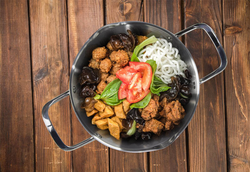 Třívrstvé dno pro dlouhou životnost a technologie ThermoFlow pro vynikající rozvod tepla.