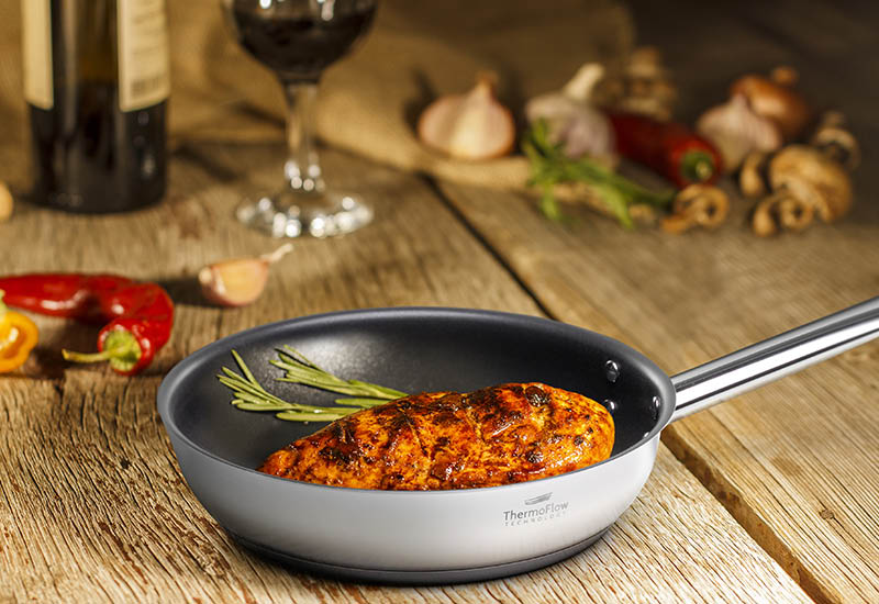 Moderní technologie vaření bez přichycení potravin k povrchu pánve.