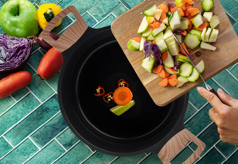 Vybrané kvalitní materiály pro rychlé vaření a dlouhou životnost nádobí.