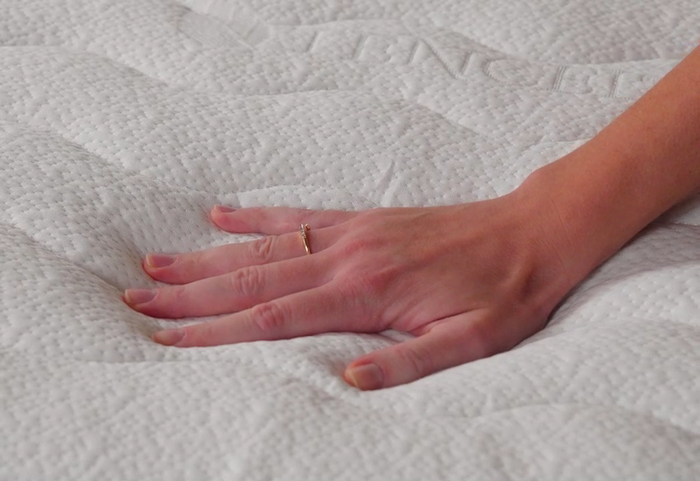 Stříbrné ionty a látka Tencel zajišťují čisté a svěží prostředí pro spánek.