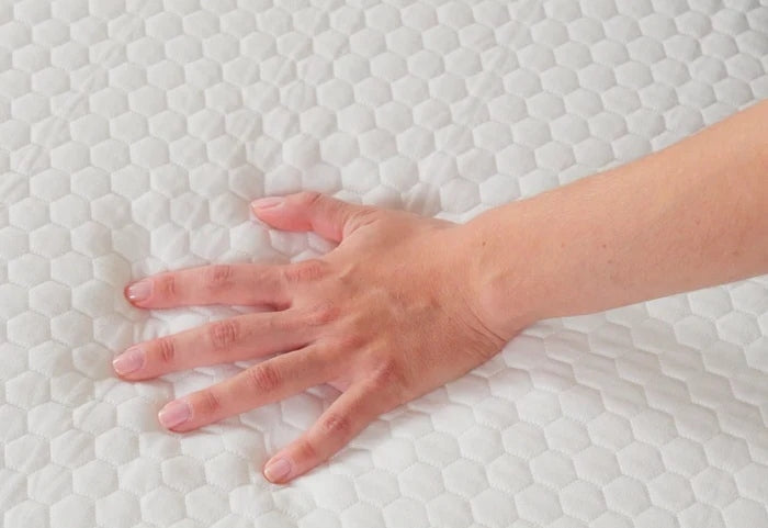 Prodyšný potah pro suchý a svěží spánek.